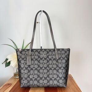 NWT Coach Fiona Zip Tote Bag‎ In Signature Canvas